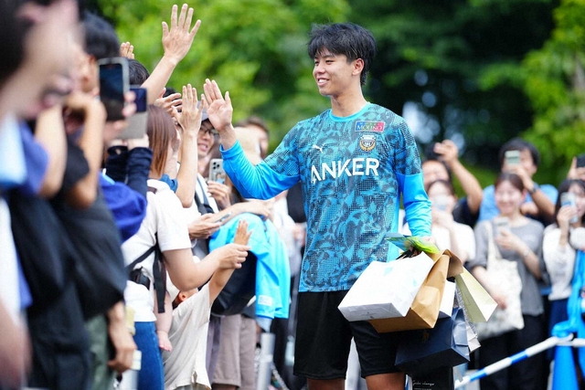 【川崎F魂を胸に】高井幸大、プレミア挑戦へ最終決意! サポーター300人と涙の別れ…トットナム移籍で目指すW杯の舞台