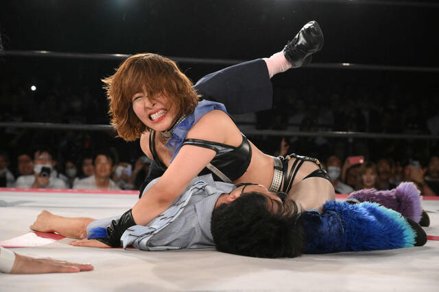 【東京女子プロレス】長谷川美子、伝説の引退戦で27人連合軍に激闘！「次は一般人としてベルト奪還宣言」