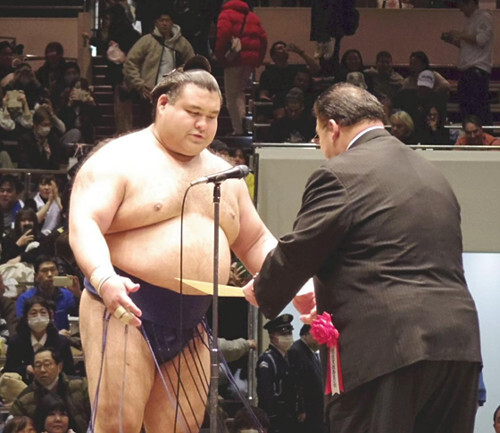 高安が 5 年ぶり 3 度目の優勝！大相撲トーナメント