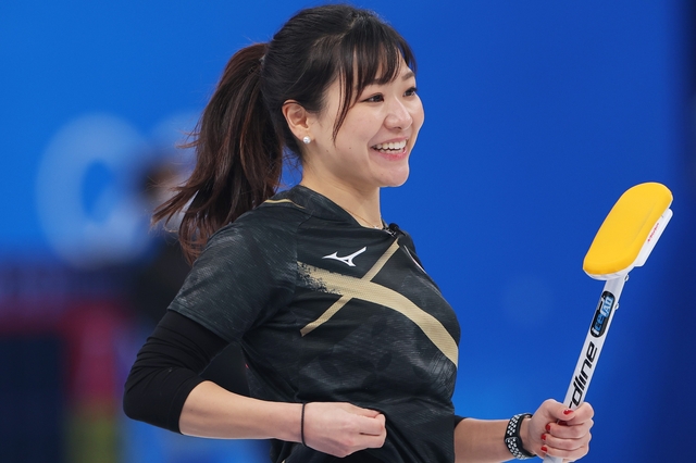 ロコ・ソラーレ吉田知那美、スポーツブラで魅せる美腹筋！ファンからの称賛の声続出