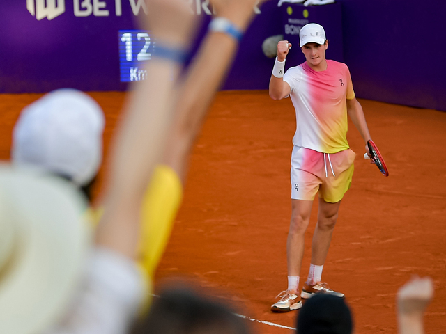 18 歳フォンセカ、3 試合連続フルセット勝利でツアー初優勝目前！