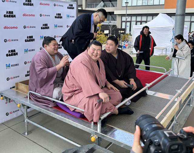 大相撲名古屋場所 PR イベント、好評の新升席お披露目