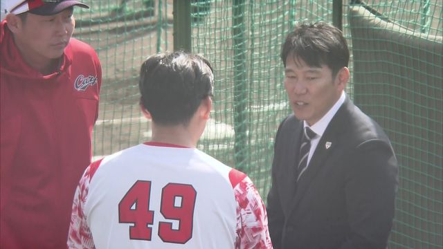 侍ジャパン井端監督、広島キャンプ視察で若手選手に期待を寄せる