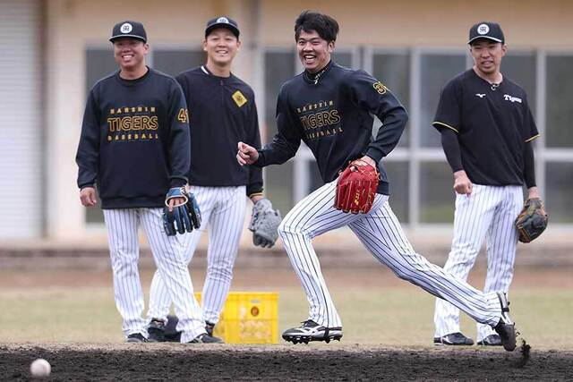 松坂大輔氏が阪神キャンプを訪れる