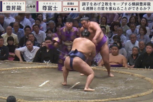 大相撲夏場所で緊急事態！行司がまさかの大転倒、その結末は？