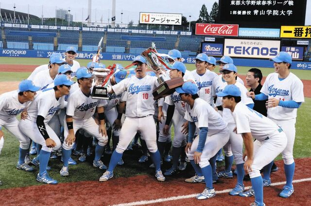 青学大・小田康一郎が先制点呼ぶ内野安打で5連覇に貢献【東都大学野球】