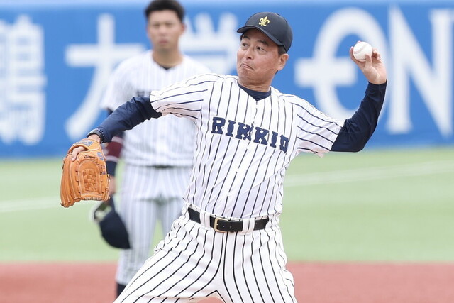 立大OB野口裕美氏のレジェンド始球式：東京六大学野球連盟100周年記念