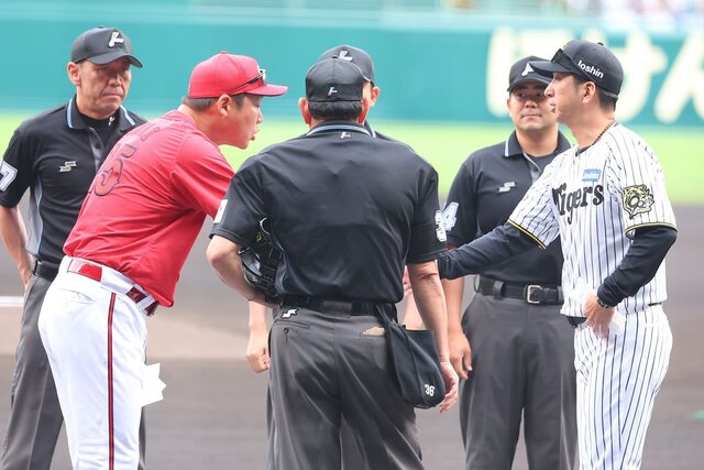 阪神・藤川監督と広島・新井監督の遺恨劇：野球界のOBが深く解説