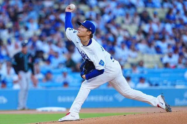 山本由伸の力投を支えた救援陣の異例の光景！ブルペンでの「ファンの女の子みたい」と話題の瞬間