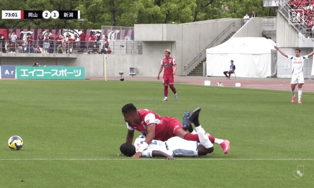 Jリーグ怪物FWルカオの圧倒的フィジカルプレーが話題！新潟DFとの激闘にファン騒然