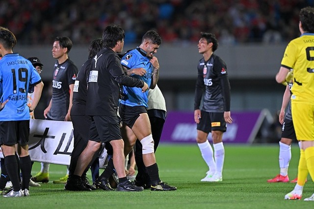 Jリーグ激戦！川崎FWエリソン涙の負傷交代、浦和DF石原も試合後に倒れる