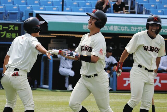 東都大学野球春季リーグ戦：日大・山中海斗の逆転3ランで亜大を撃破