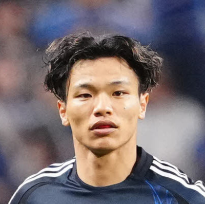 旗手怜央、セルティック優勝セレモニーに笑顔で参加！前田大然とのツーショットも披露