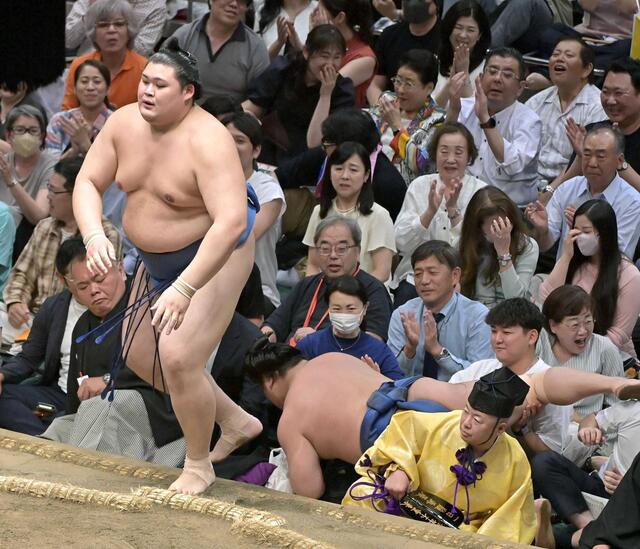 大の里、初日から11連勝で若隆景を寄り倒し！大相撲夏場所11日目の熱戦