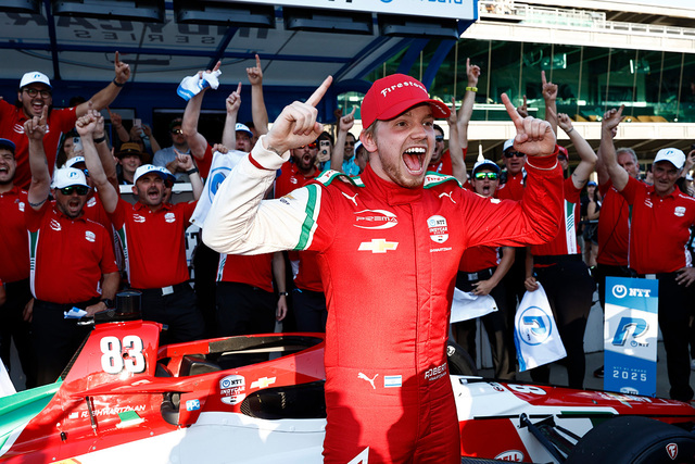 インディ500予選2日目：ルーキーシュワルツマンがポール獲得、佐藤琢磨は自己ベスト2番手