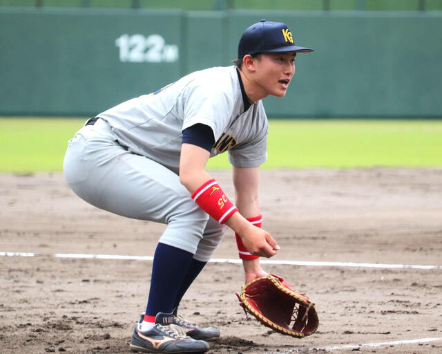 関学大の新星、新井亮規浩が初ベンチ入り！父・新井貴浩監督の教えを胸に全力プレー