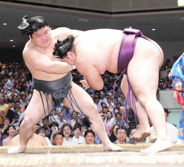 朝紅龍、幕内初の勝ち越し！絶体絶命から執念の白星で進化を証明