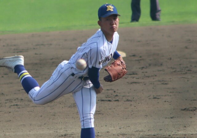 健大高崎の剛腕・石垣元気が155キロ計測も苦い表情…無失点も走者2人を出す苦しい投球【関東高校野球】