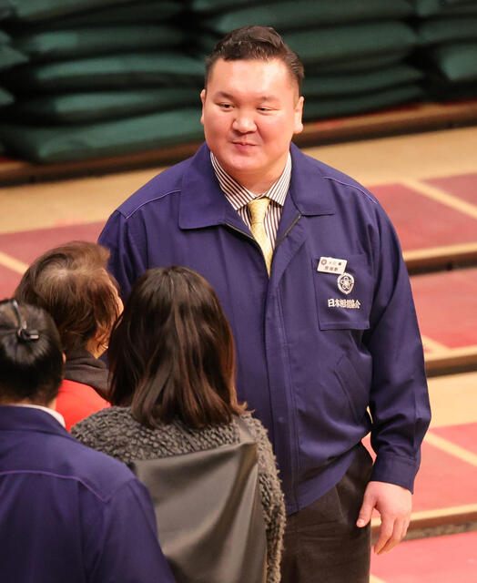 大相撲の新星・白鵬の誕生と退職：伝説の横綱の軌跡