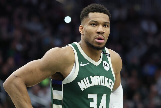 ヤニス・アデトクンボの投稿が引き起こしたNBAインサイダーの反応とトレード噂の行方