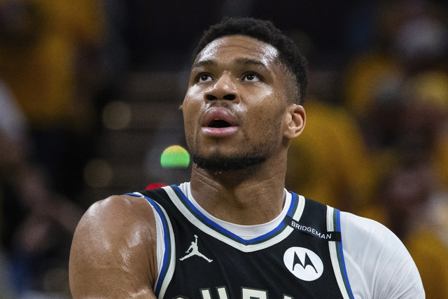 ヤニス・アデトクンボとトロント・ラプターズの移籍交渉が熱を帯びる！今後のNBA市場を左右する大物トレードの行方