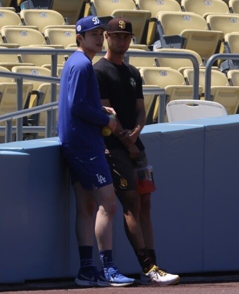 ダルビッシュと佐々木朗希の師弟トークがMLB試合前に話題に
