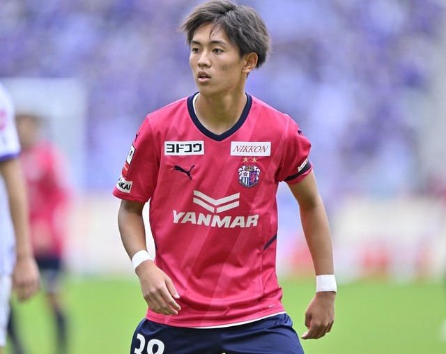 北野颯太の感動的な別れ：セレッソ大阪からザルツブルクへ、未来へのユニフォームパス