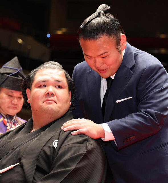 湊川親方と阿武咲の断髪式：永遠のライバルが語る相撲人生の絆