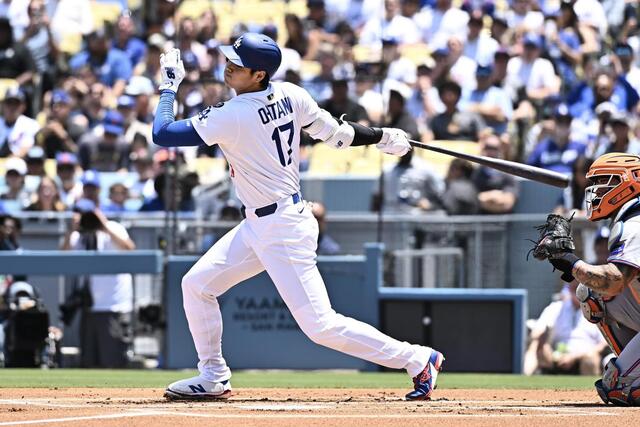 大谷翔平、中前打で好機拡大！スミスの適時打で2点目を獲得