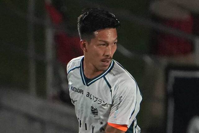 JリーグからJFLへ移籍した小林祐希が語る若手選手との意識の違いとチーム成長への道