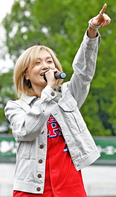 福島レッドホープスの新応援歌「BANG！」が球場を熱くする！三上ちさこさんが力強く歌唱