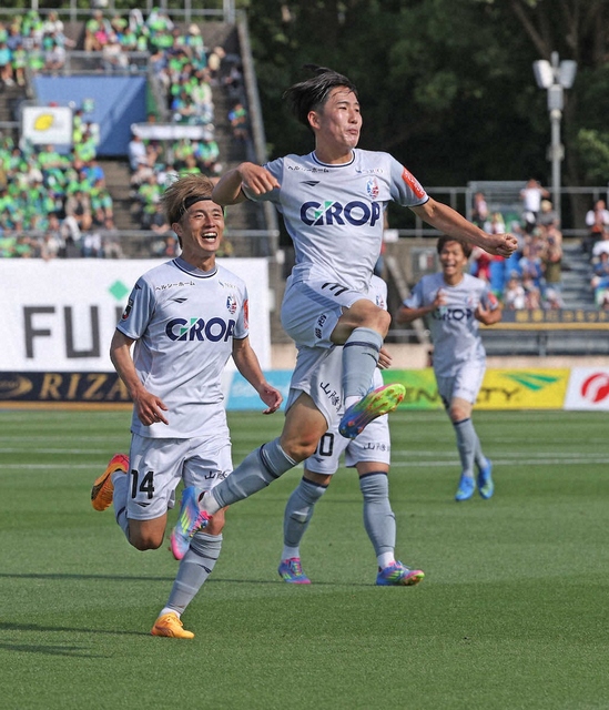日本代表初招集の若きスター佐藤龍之介が湘南戦で先制弾！鈴木淳之介との対決も見逃せない