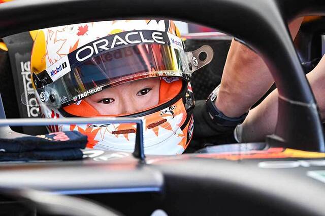 F1舞台で輝く日本人ドライバー角田裕毅と小松礼雄代表の感動の共演