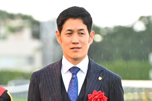 クロワデュノールが日本ダービーを制覇！斉藤崇史調教師の戦略と未来への展望