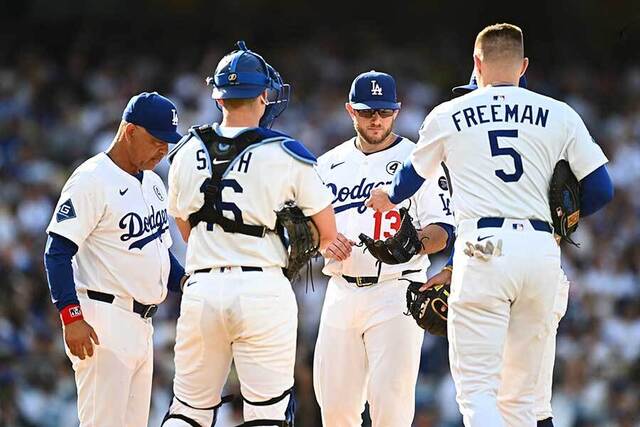 ドジャース対ヤンキース戦でファウルボールをキャッチした敏腕代理人が話題に！実況席も大騒ぎ