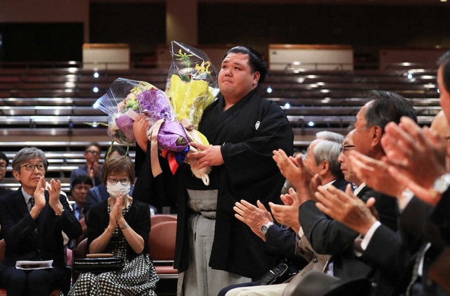 元小結・阿武咲の断髪式で感涙の瞬間 ライバル貴景勝の言葉に感激
