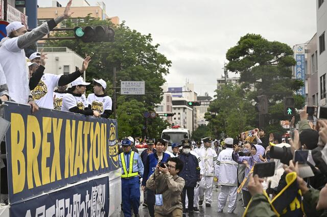 宇都宮ブレックス、Bリーグ3度目の日本一を祝う優勝記念パレード