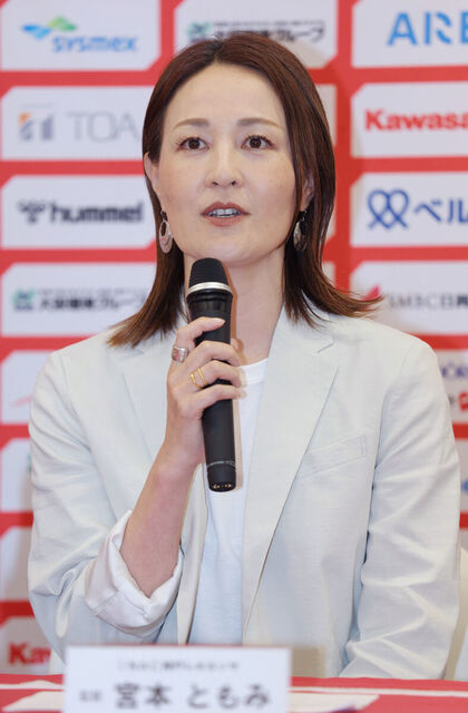 宮本ともみ監督、INAC神戸の新たな挑戦：WEリーグ優勝への道