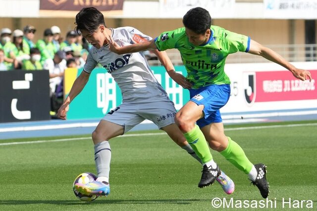 Jリーグ激闘：サムライブルー初招集の18歳超新星が先制ゴール、21歳司令塔との熱戦