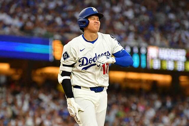 大谷翔平の笑顔が球場を包む！死球直後の一塁上での和やかな光景にファン感動