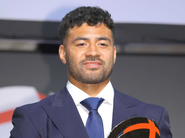 リッチー・モウンガが2季連続MVP獲得！BL東京のラグビーリーグワン年間表彰式で熱唱