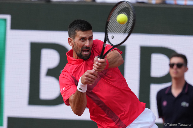 ジョコビッチ、全仏オープンで壮絶な打ち合いを制し、シナーとの準決勝へ！