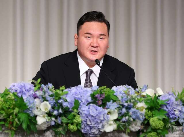 元横綱白鵬が退職会見で心境を語る「外の立場から力尽くす」