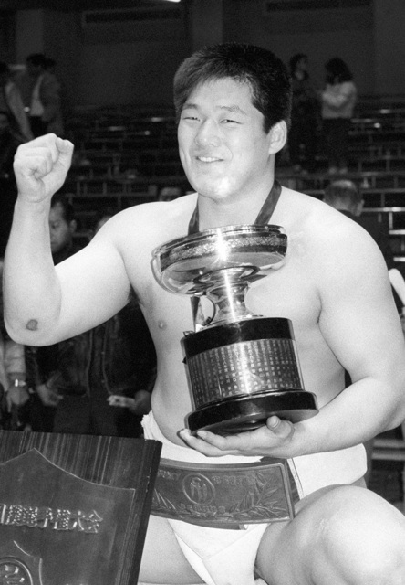 天才力士の生涯とその真実：元幕内藤ノ川・服部祐兒の物語