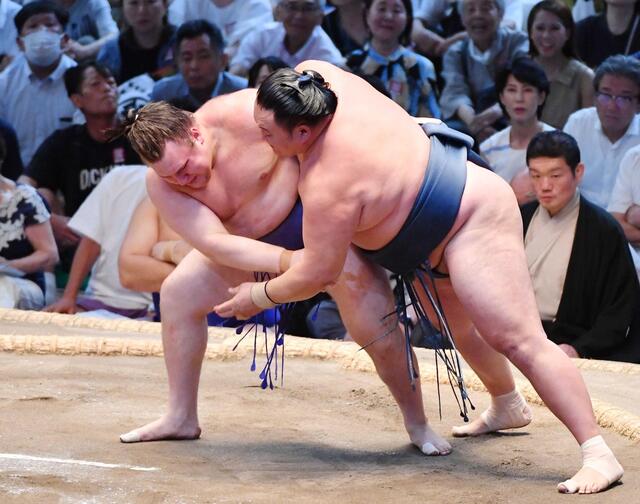 安青錦、豪快な下手投げで初優勝に前進！名古屋場所12日目の激闘