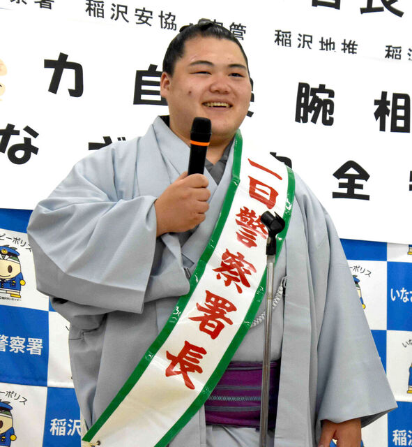 大相撲幕内力士・王鵬、一日警察署長として交通安全を呼びかけ - 名古屋場所に向けての調整も順調
