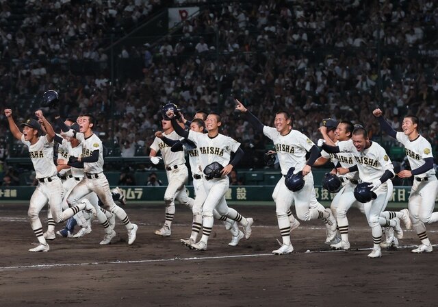 2025年夏の高校野球選手権：初出場校の連覇を目指す熱き戦い