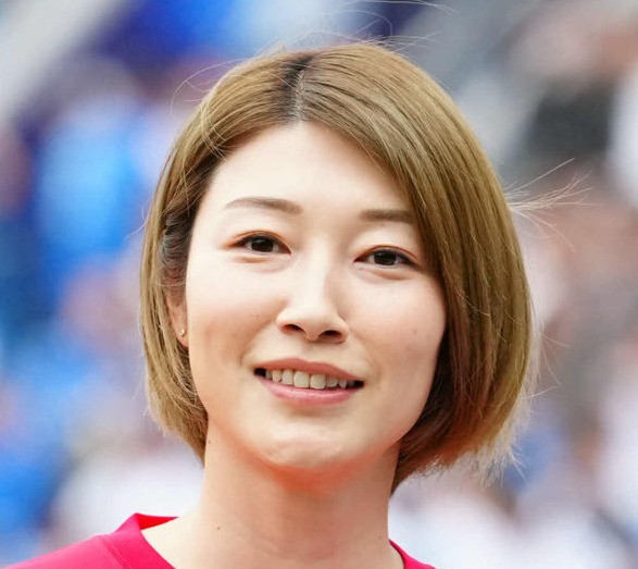 【バレーボール】狩野舞子さんが現役時代を彷彿させる驚異のサーブ！仲間も驚愕のプレー