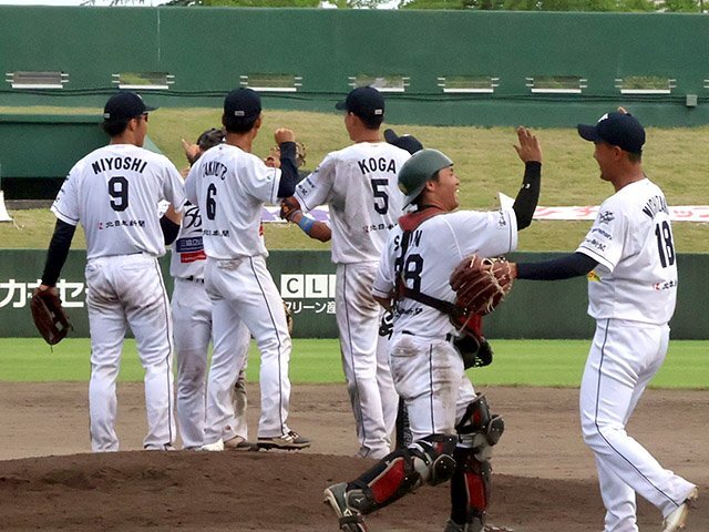 富山サンダーバーズが劇的逆転で前期優勝！石川に7-5で勝利