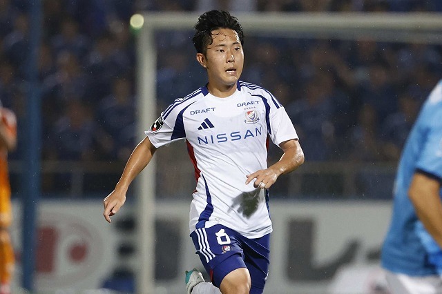 横浜ダービーでの決定的瞬間：渡辺皓太のPK奪取がマリノスに勝利をもたらす